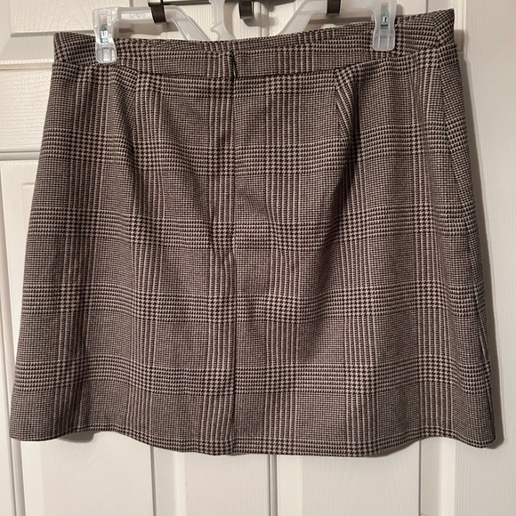 Notch front mini skirt - Picture 5 of 9